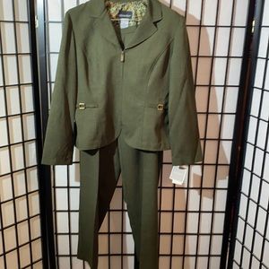 NWT Melissa Harper 2 pc PantSuit Size 16